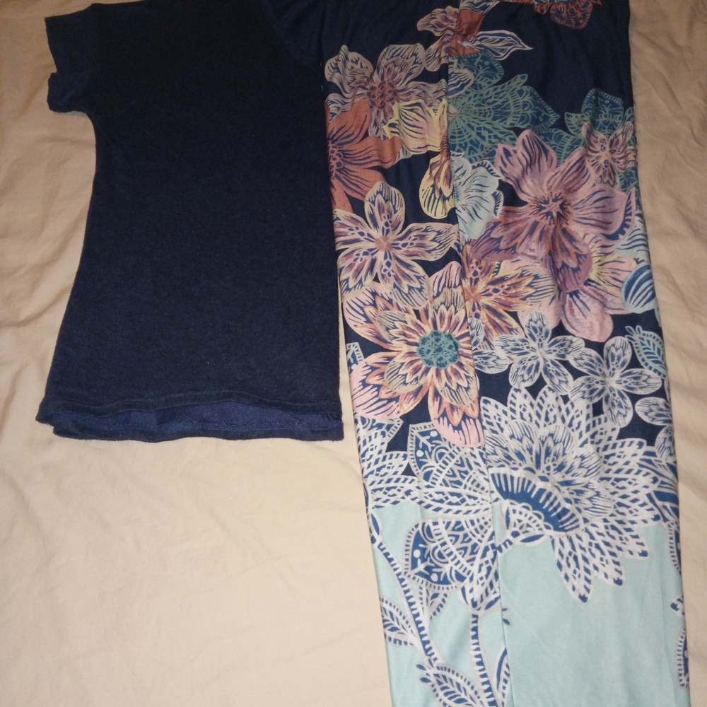 NDI Navy and Floral Lounge Set NWOT